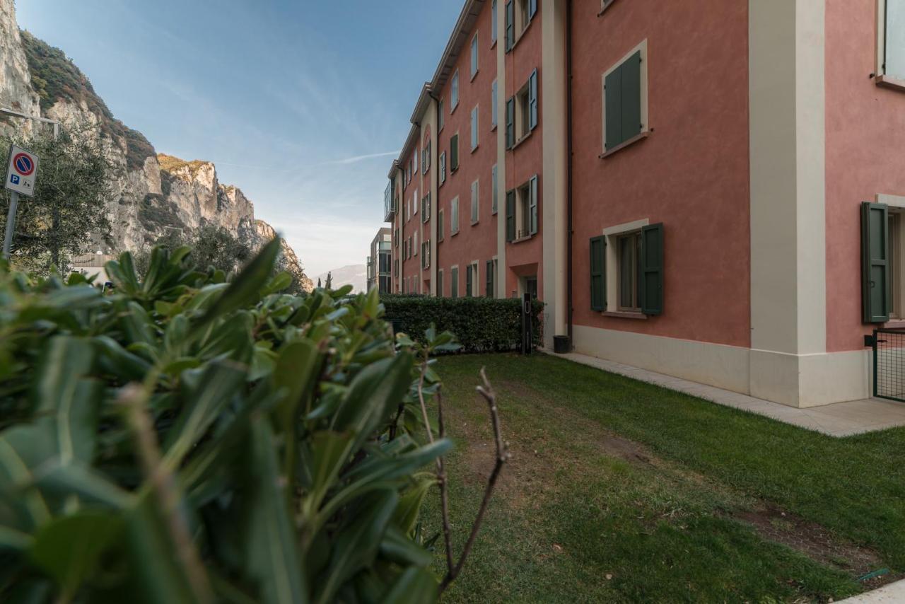 Dv Garda Suite Campione del Garda Esterno foto
