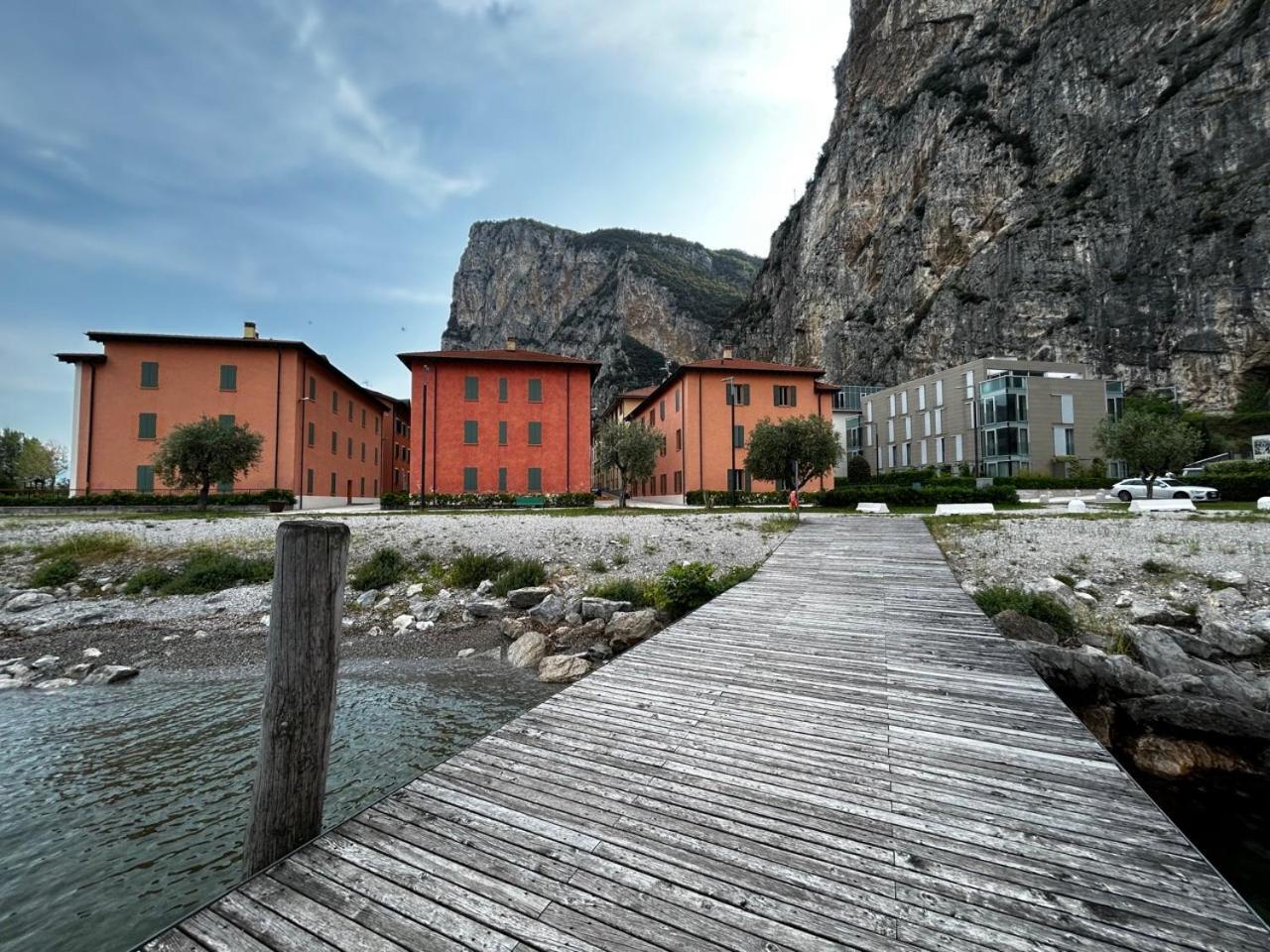 Dv Garda Suite Campione del Garda Esterno foto